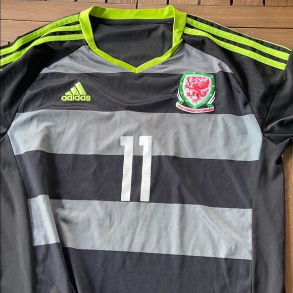Garett Bale Wales Jersey - Picture 1 of 2